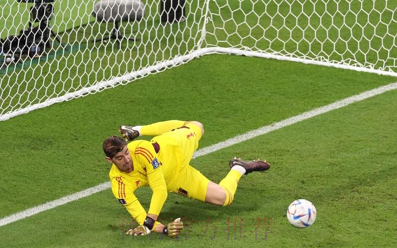 库尔图瓦谈阿拉巴送点:那是支撑手 我认为他没看到球 库尔图瓦谈阿拉巴送点:那是支撑手 我认为他没看到球